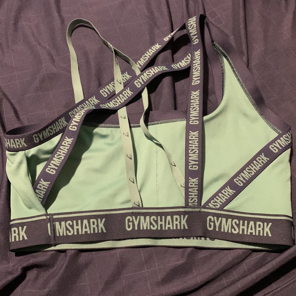 top gym shark
It has a removable cup and is in excellent condition💜 - Picture 3 of 3